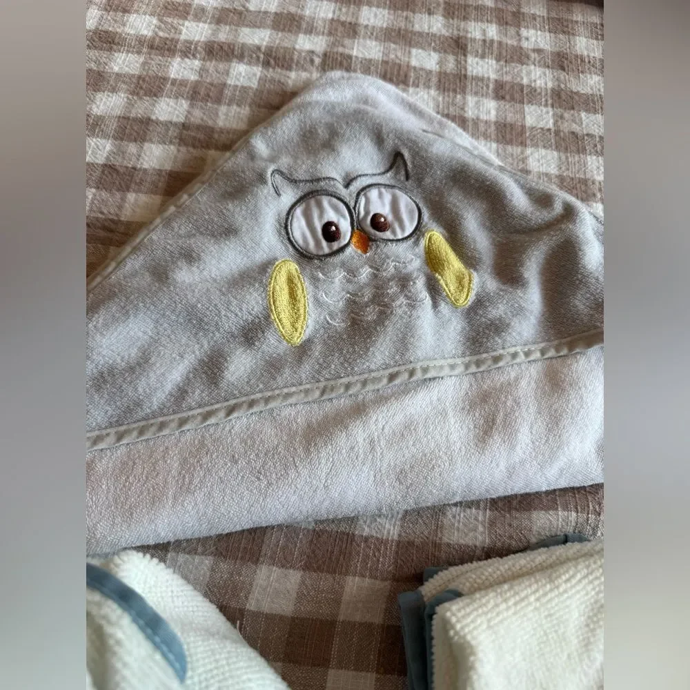 Bundle of baby bath towels